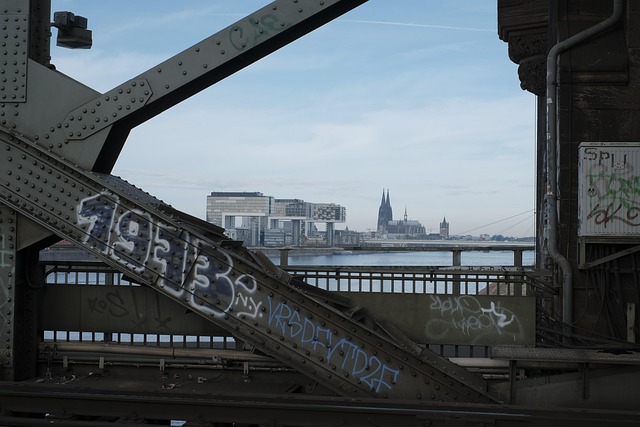 cologne-640x480-3349623.jpeg