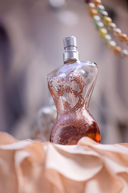 Unveiling Estée Lauder’s Top, Middle, & Base Notes Secrets