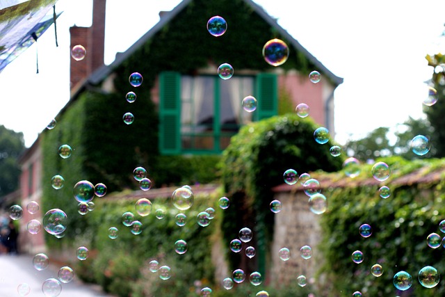 housing-bubble-640x480-50622331.jpeg