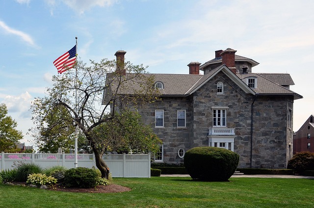 heat resilient landscaping for phoenix homes