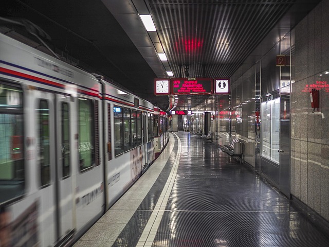 Biking Near Light Rail: Phoenix’s Sustainable Neighborhood Guide