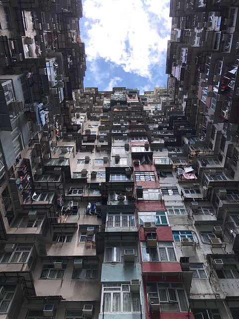 Lock-and-leave living