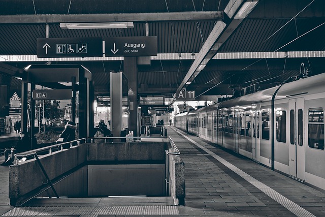 living near phoenix light rail stations