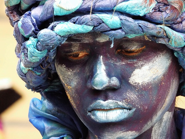 Lock-and-leave living