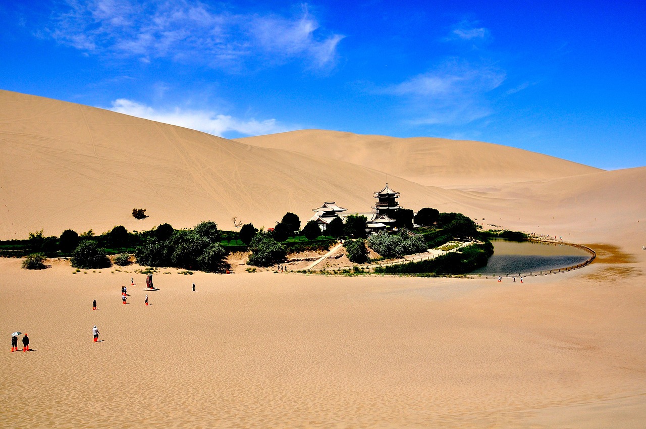 Discover Enchanting Activities in Desert Oasis Getaways