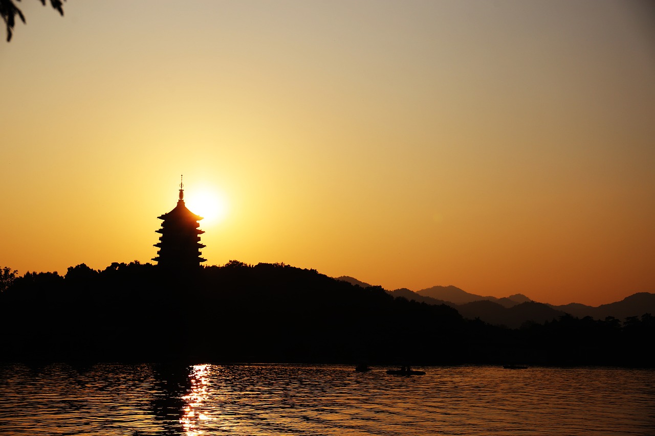 Discover Lakes West: Outdoor Adventures Await
