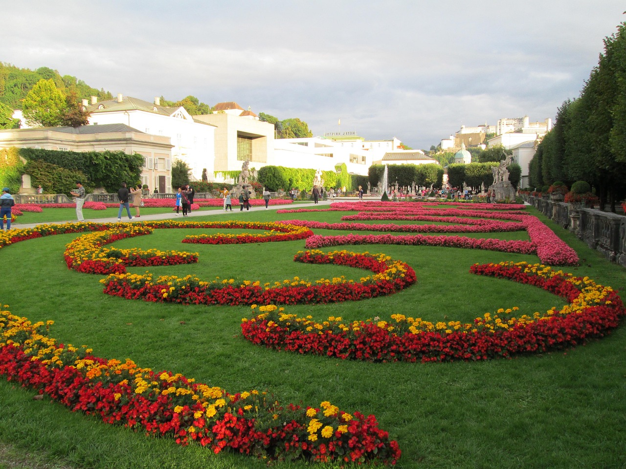 Discover Mirabels Treasures: Golf, Culture, Dining Near You