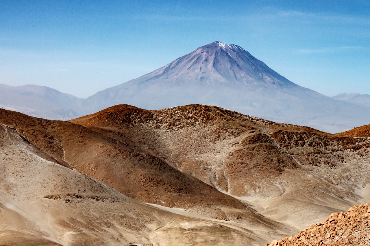 explore-desert-mountains-scenery-culture-640x480-fykxlb