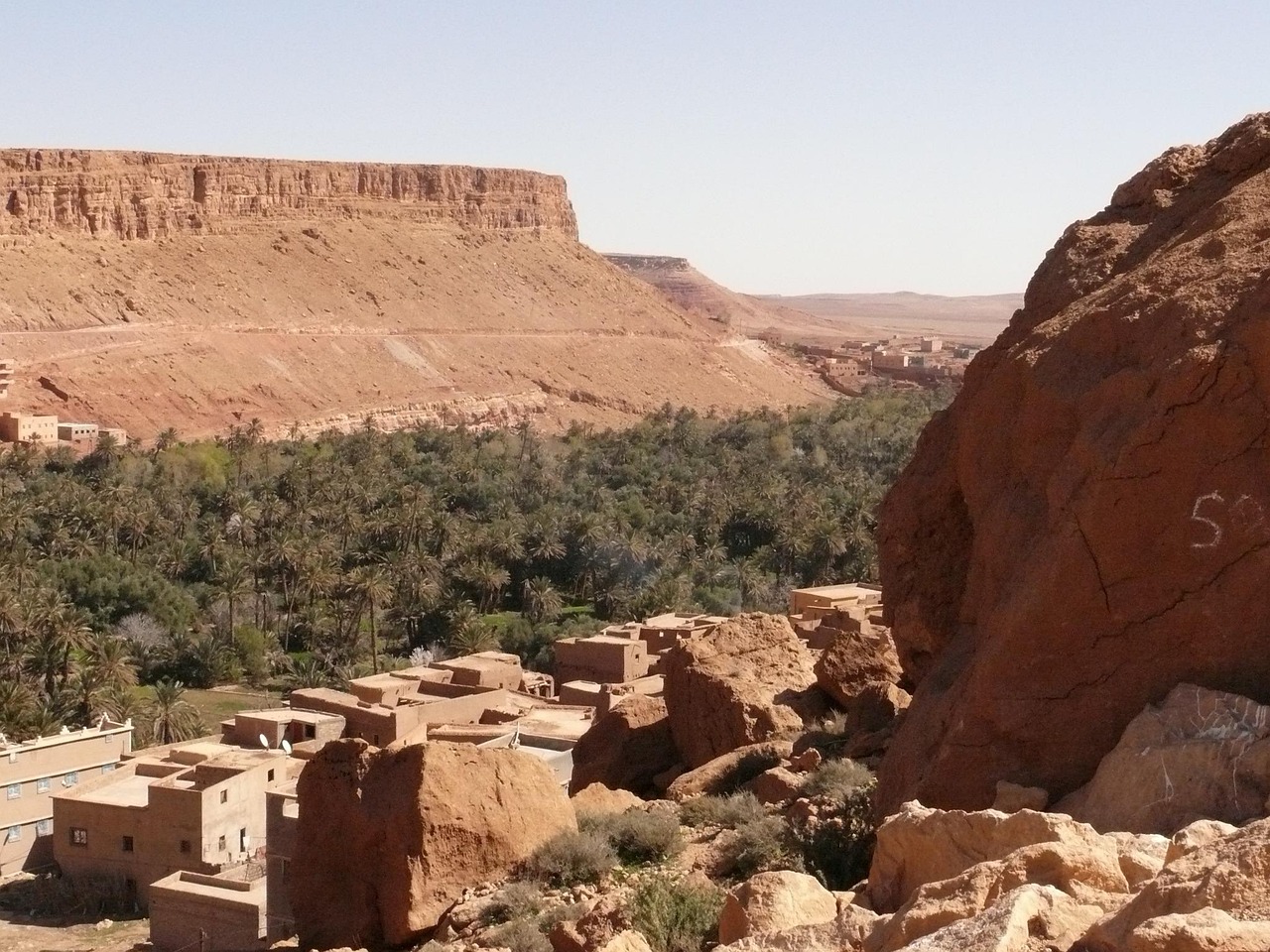 explore-desert-oasis-nature-culture-luxu-640x480-s6obpu