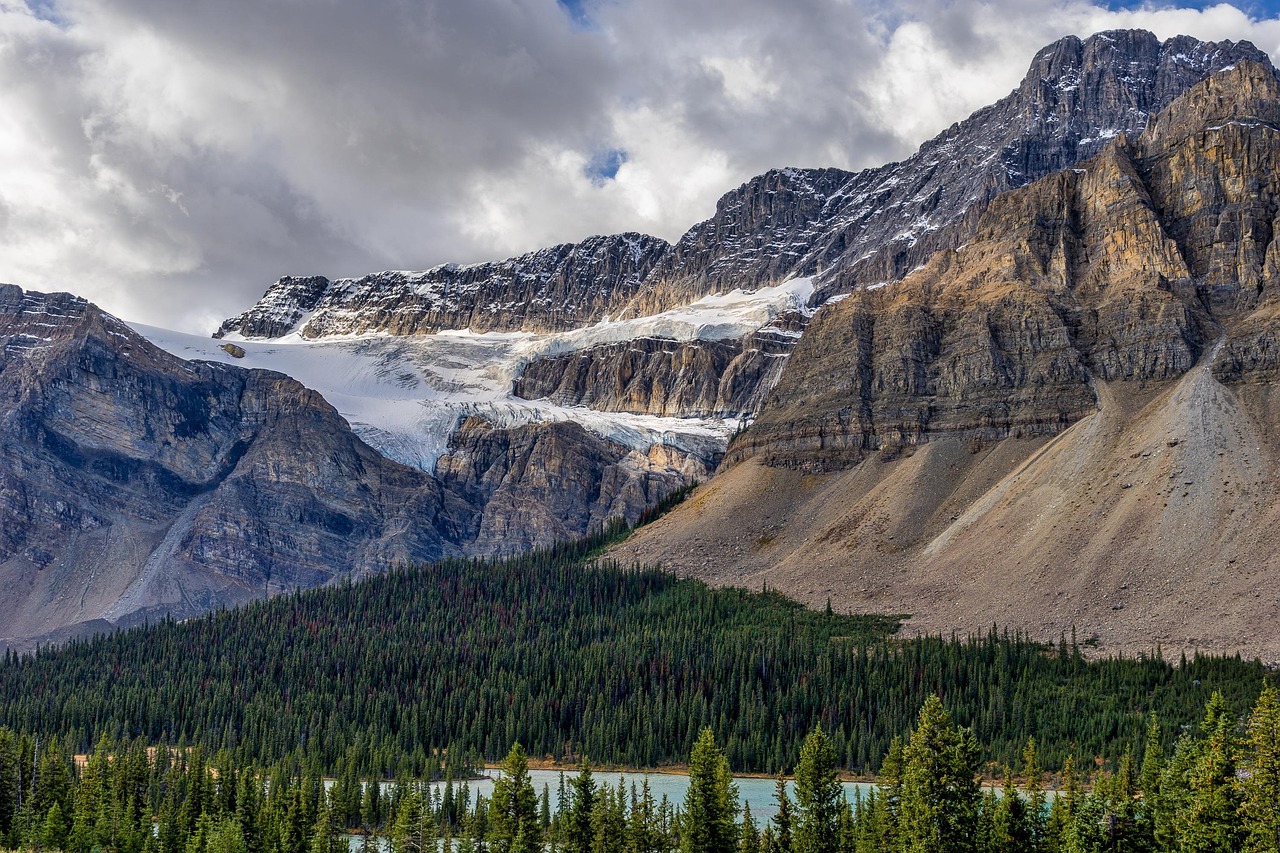 Explore Lakes West: Adventures, Culture, and Cuisine
