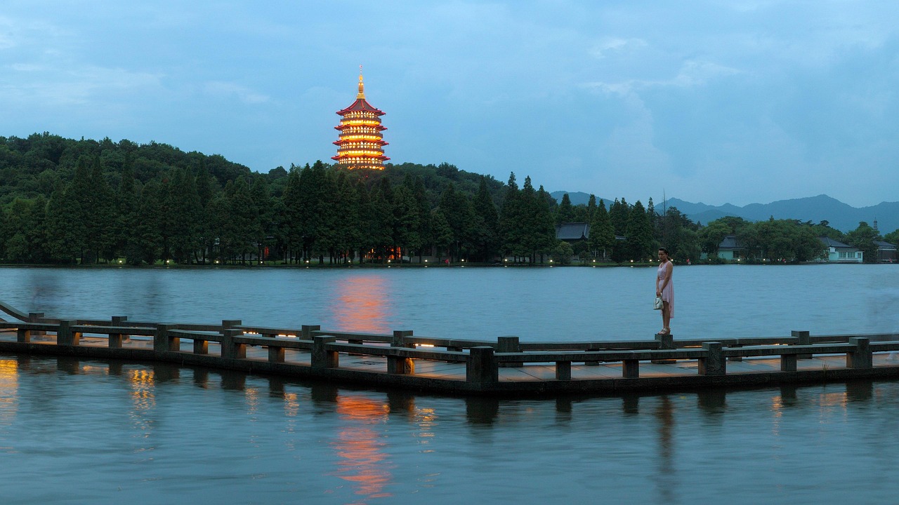 Explore Lakes West: Adventures, Culture & Culinary Delights
