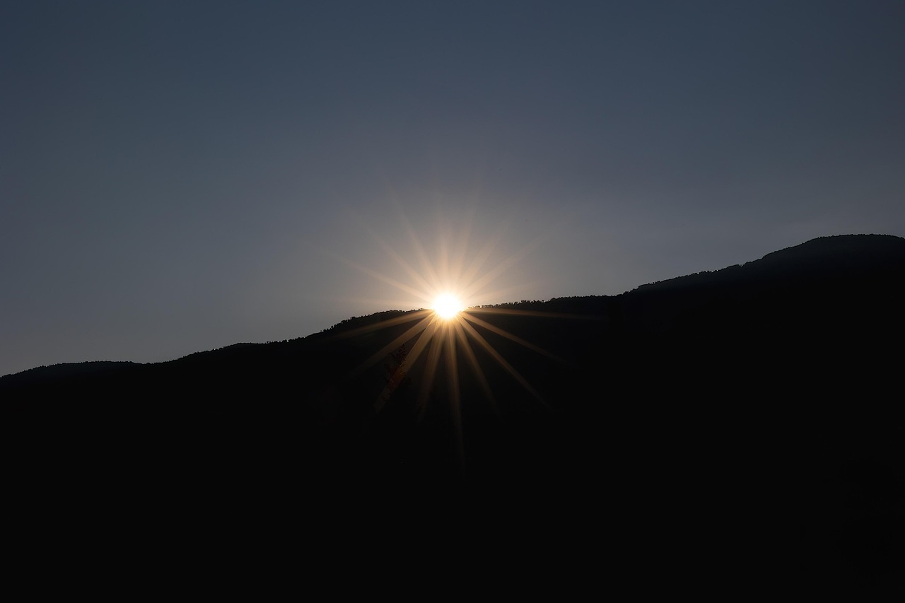 Explore Sunrise Vista: Nature, History, and Cuisine Await