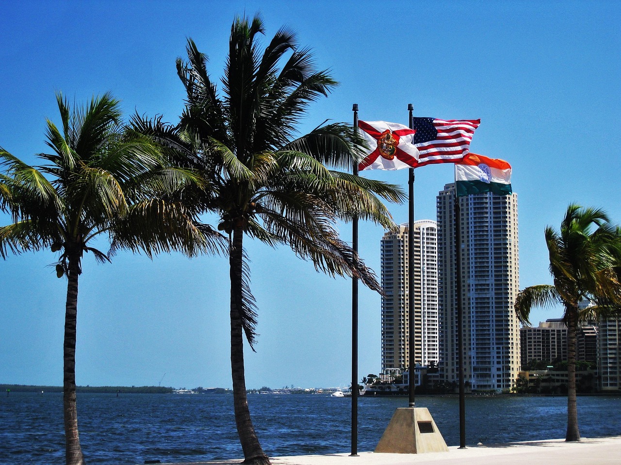 Miami Brewery Crawls: Unlocking Craft Beer Flavors & Local Fun