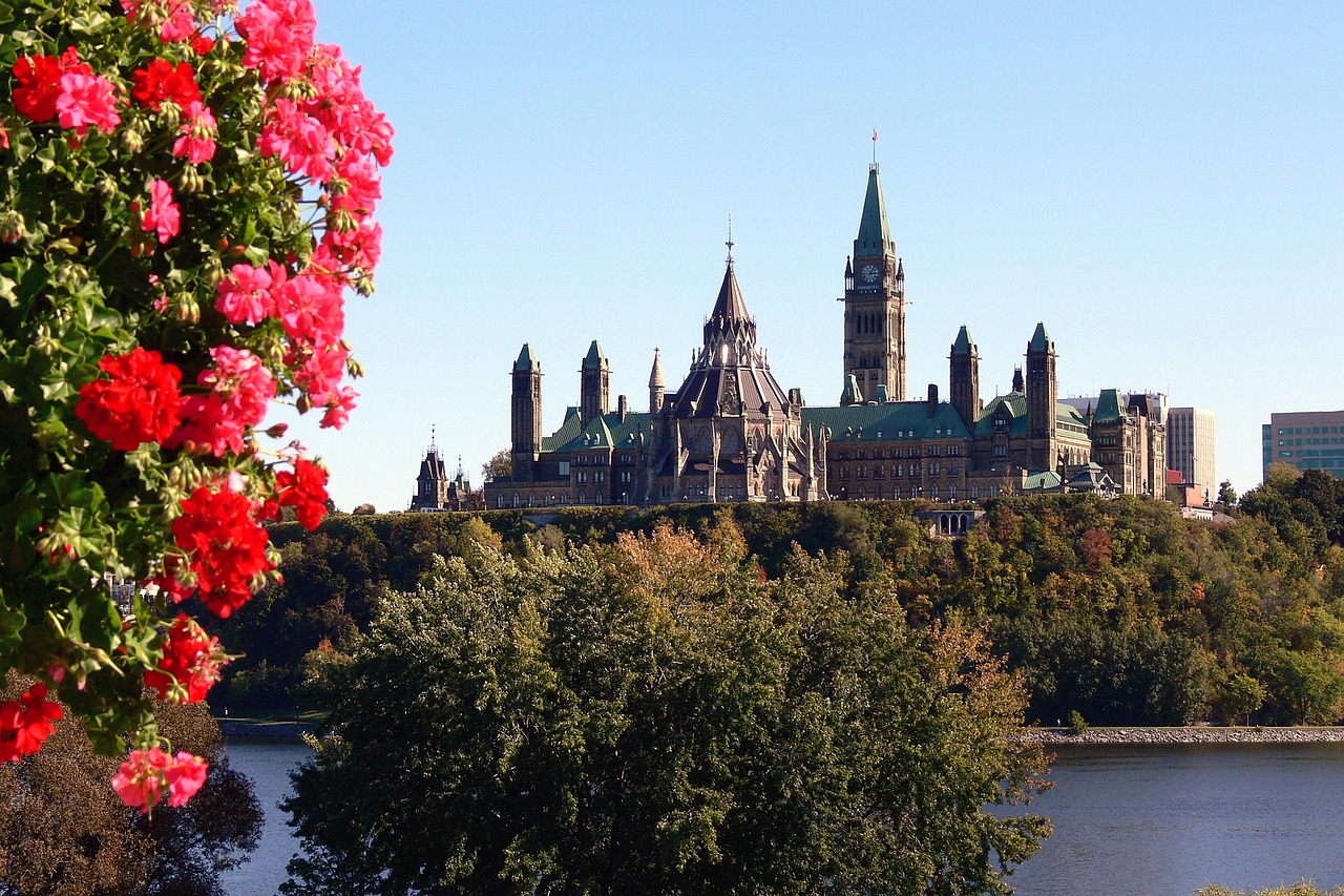uncover-canada-hills-nature-adventure-cu-640x480-jgr4ai