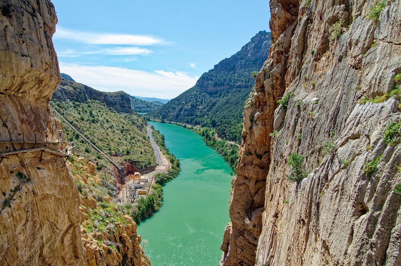 Uncover Casa Del Reys Neighborhood: Cultural, Nature Gems