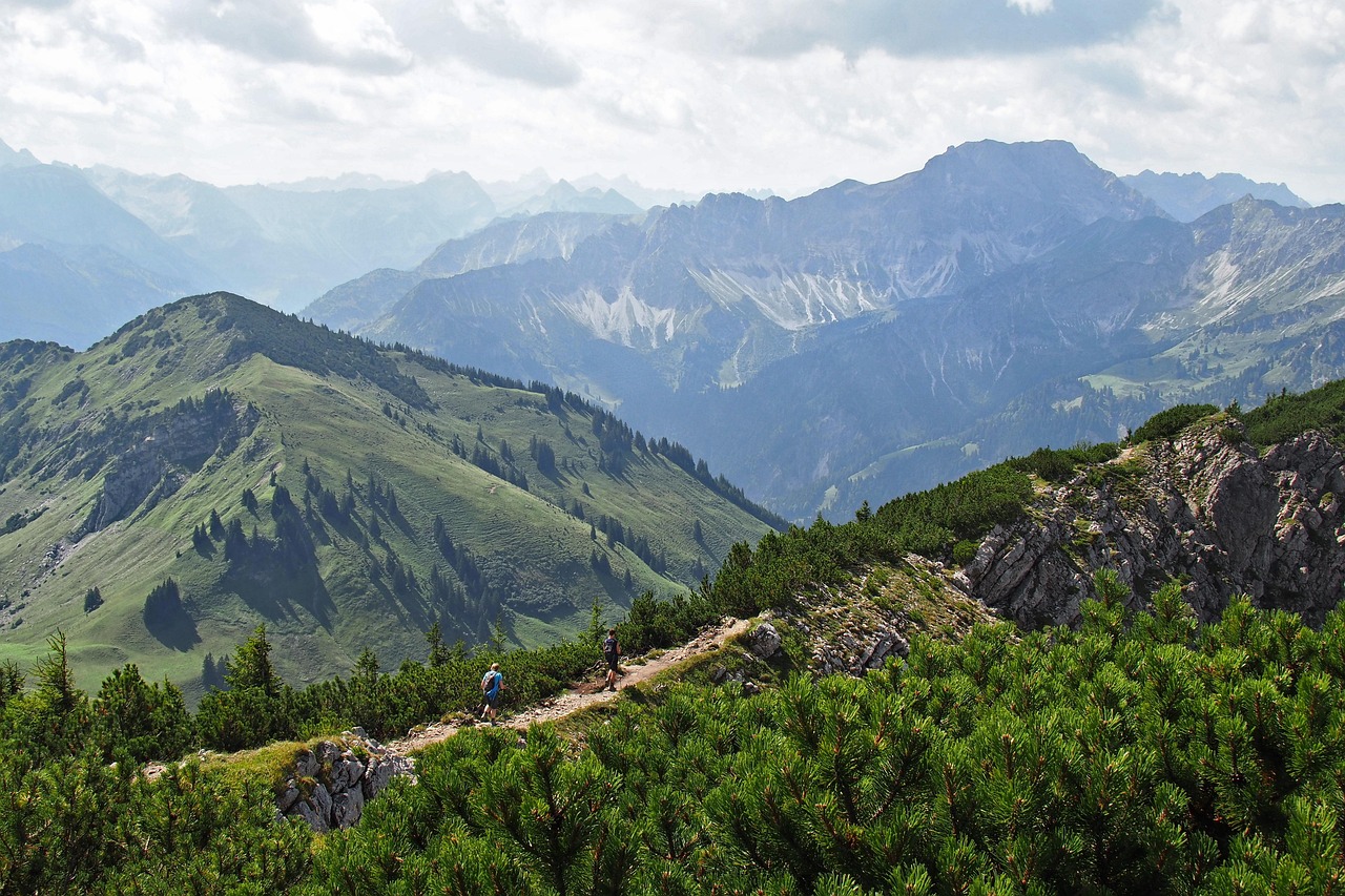 hike-discover-the-trails-at-amber-ridges-640x480-bn22ap