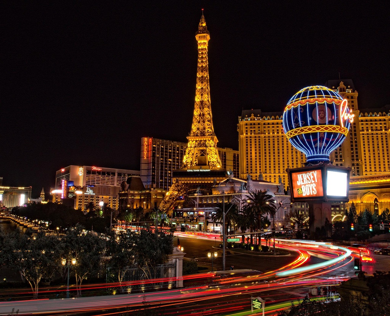 Golf Getaways & Real Estate Tips Near Hotel Congress